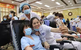 Ngắm những nữ hộ sinh xinh đẹp hiến máu trong ngày lễ tình nhân